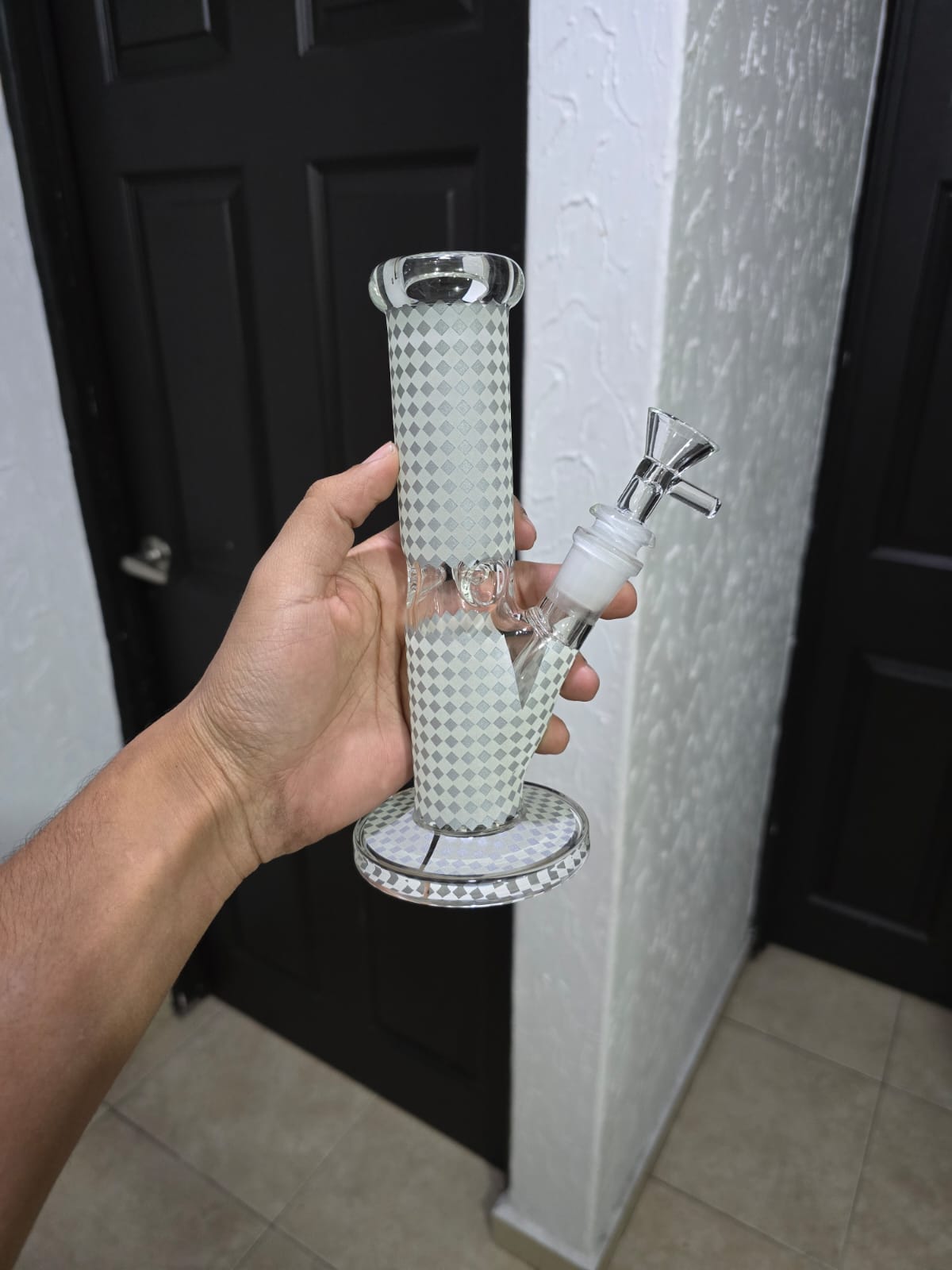 Bong 20cm Blanco con Negro Rombos